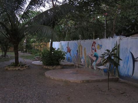 MARU'S BEACHFRONT ROOMS (Mamburao, Occidental Mindoro) - Guesthouse ...