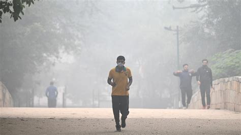 Delhi air pollution: Delhi chokes in smog, overall AQI at 494; 100 ...