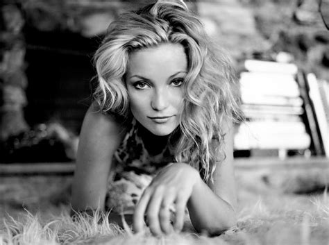 Kate Hudson Black White #wallpaper | Kate hudson, Actresses, Celebrities