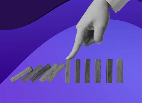 Risk Mitigation Strategies: Types & Examples (+ Free Template)