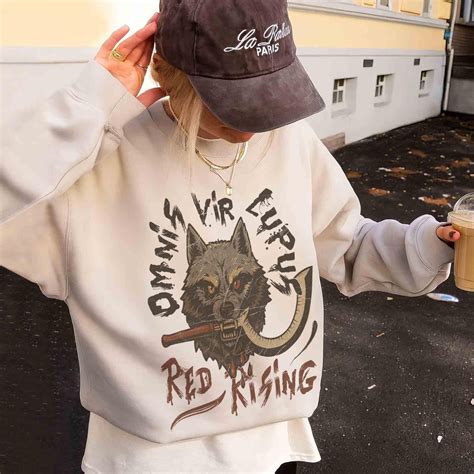 Red Rising Vintage Book Omnis Vir Lupus Howler Sweatshirt - Etsy