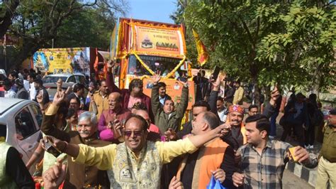 MP's Gift To Ram Lalla: 5 Trucks Carrying 5 Lakh Laddoos Leave For ...