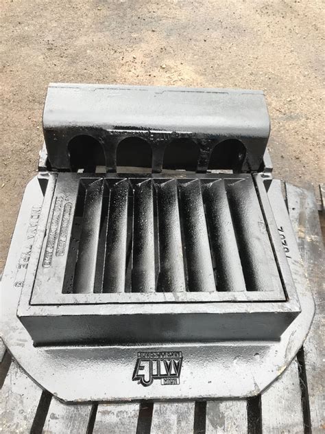 EAST JORDAN IRON WORKS EJIW 7520Z Catch Basin Curb Inlet, Iron USA, M ...