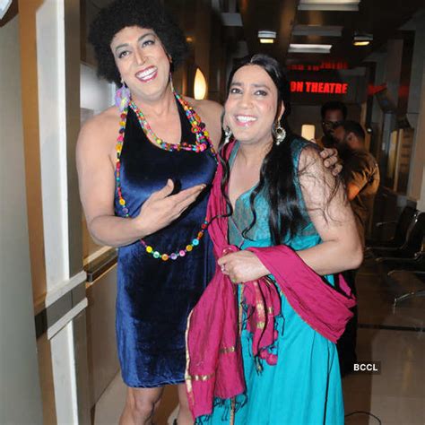 Rajpal Yadav and Vindoo Dara Singh disguised as women on the sets of ...