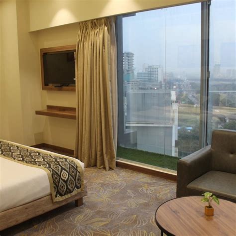 THE MONARCH TURBHE (Navi Mumbai) - Hotel Reviews, Photos, Rate ...