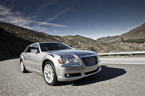 2013 Chrysler 300 Gets Upscale Trim, New Glacier Edition