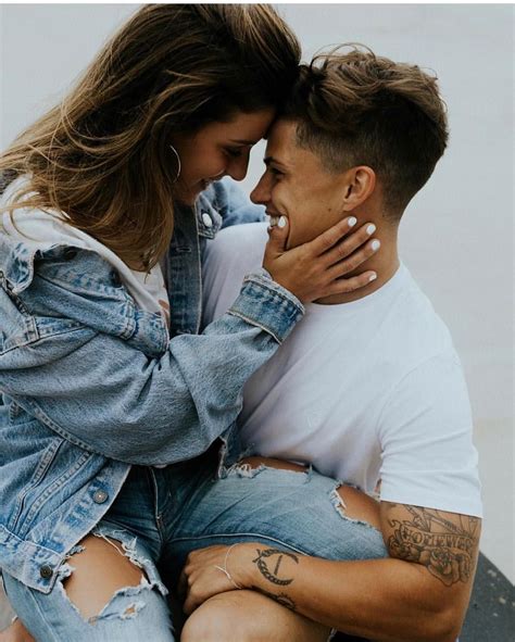 engagement photos jeans