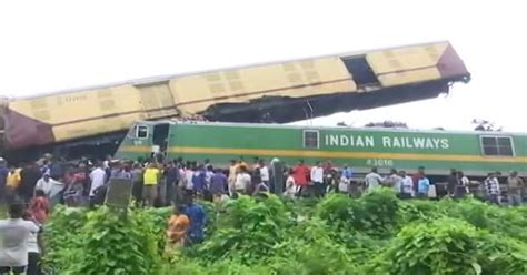 Bengal Train Accident: डिब्बों पर चढ़े डिब्बे, ट्रेन हादसे की भयावह ...