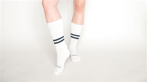 How to Style Socks With Sneakers | Monfoot Style Guides