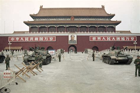 Tiananmen Square, China Historical Symbol - Traveler Corner
