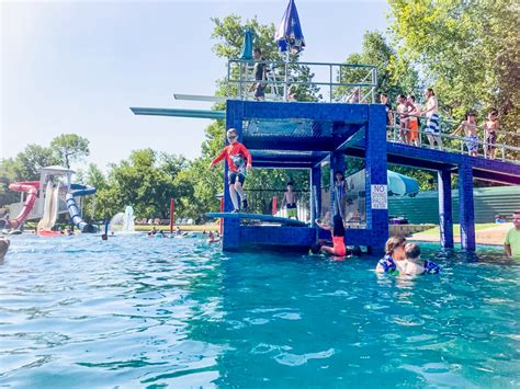 {A morning spent at Burger's Lake} - HALL AROUND TEXAS