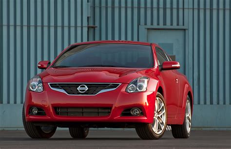 2010 Nissan Altima gets new look and features