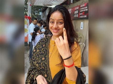 Maha local polls: Deepika Singh proudly shows inked finger, says ‘vote ...