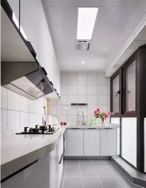 现代厨房棕色橱柜装修效果图 定制U型橱柜图片_精选图集-橱柜网