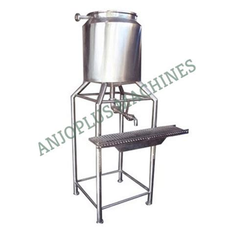 Supplier of Insulated Storage Tank With Filling Arrangement in Mumbai