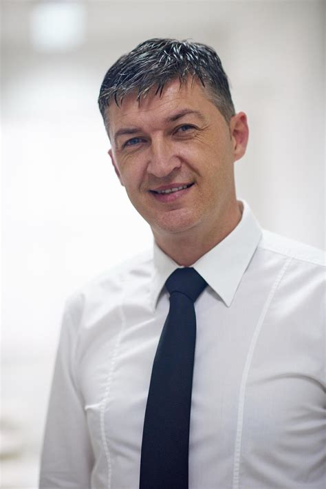 Business Man Portrait 的图像结果