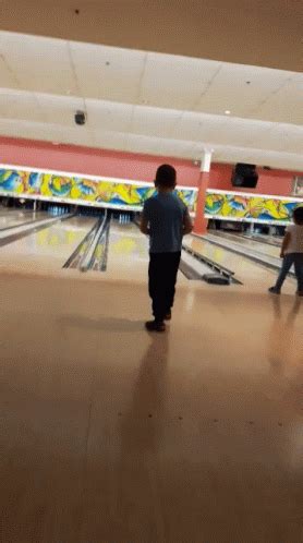 Bowling Tutorials for Making Strikes 的图像结果