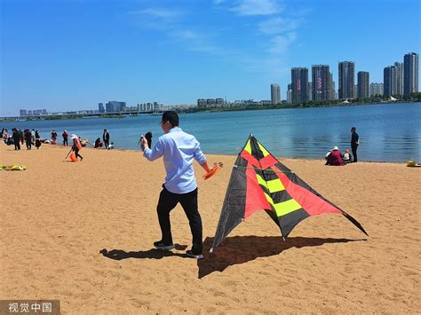 临沂：阳光沙滩风筝节 - 海报新闻