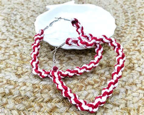 Red Heart Boho Hoop – Macrame Twistedknot
