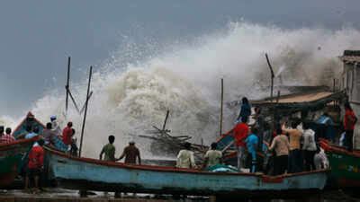 Vayu Cyclone latest updates: Vayu changes course, not likely to make ...