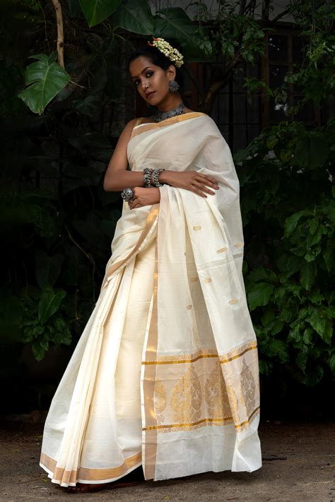 Teejh Arandhini White and Gold Kerala Cotton Kasavu Saree