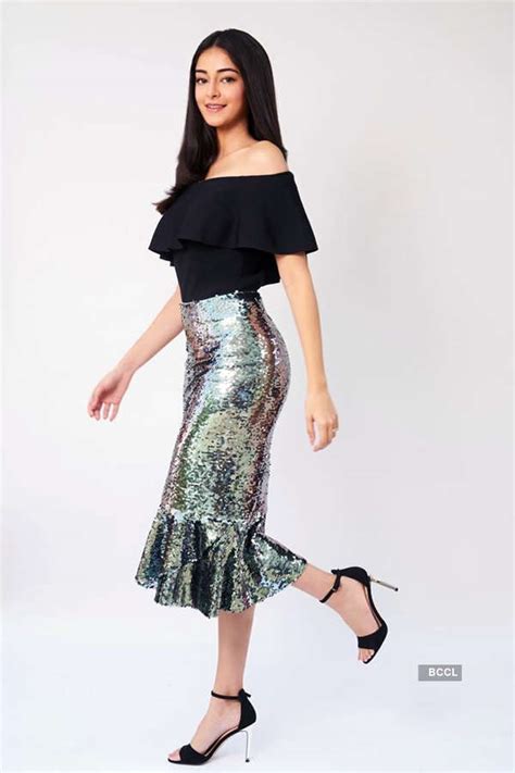 Ananya Panday sets hearts racing in electric blue tube top, see ...