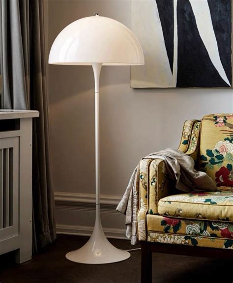 White minimal floor lamp – Studio by Drew