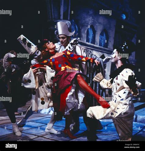 Child Opera Performances 的图像结果