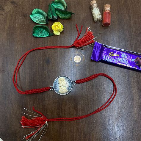 Do Rukha Queen Coin Rakhi – The Chandi Studio