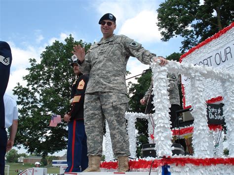 Service Members help celebrate Independence Day at Hinsdale Parade ...