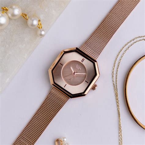 Fastrack Vyb Prodigy Quartz Analog Rose Gold Dial Stainless Steel Strap ...