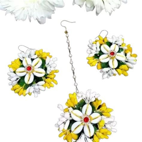 Buy Traditional Yellow And White Flower mangtika With cowrie Shell ...