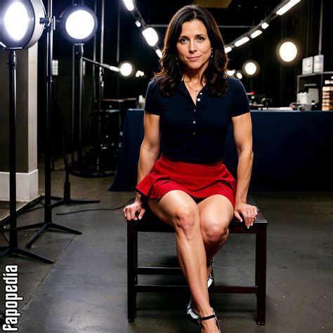 Julia Louisdreyfus Nude