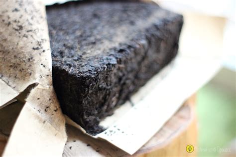 Чёрный чай с золотой плесенью из Аньхуа