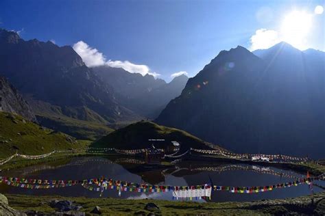 PICS: हिमाचल में दुनिया का सबसे ऊंचा कृष्ण मंदिर, 15 किमी की पैदल ...