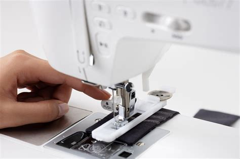 Singer CE 677 Threading 的图像结果