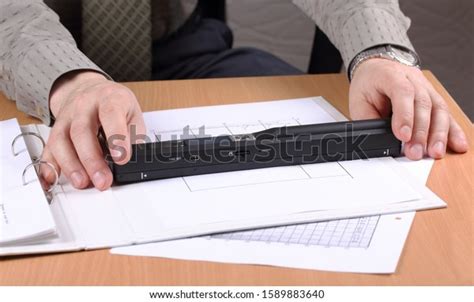 How to Use a Portable Scanner 的图像结果