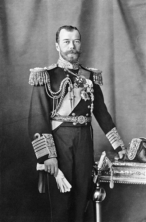 https://upload.wikimedia.org/wikipedia/commons/thumb/2/27/Nicholas_II_by_Boissonnas_%26_Eggler_c1909.jpg/500px-Nicholas_II_by_Boissonnas_%26_Eggler_c1909.jpg