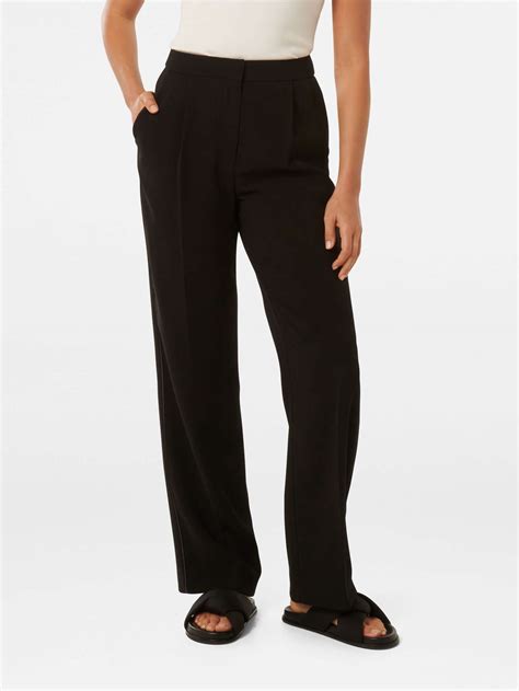 Exclusive Collection of Women's Clothing - Forever New