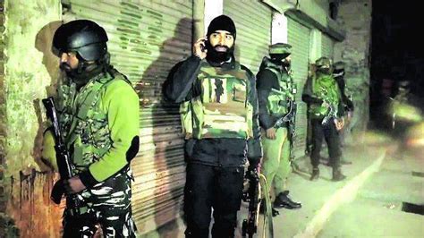 ശ്രീനഗറിൽ പൊലീസ് ബസിന് നേരെ ഭീകരാക്രമണം, രണ്ടു പേർക്ക് വീരമൃത്യു, 12 പേ ...