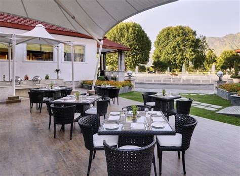 5 Star Hotels Srinagar near Dal Lake | Grand Palace Srinagar | Lalit