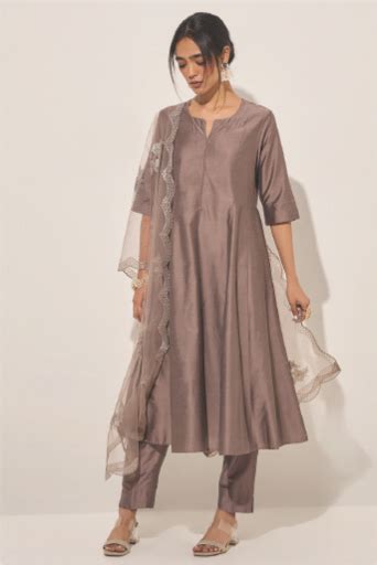 Mocha Mousse: Westside’s Top Wardrobe Shade for 2025