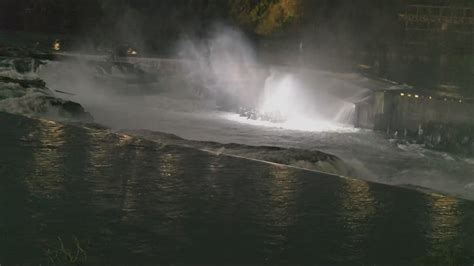 Rescue teams search for missing kayaker over Willamette Falls in Oregon ...