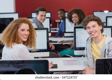 Students in Computer Room 的图像结果