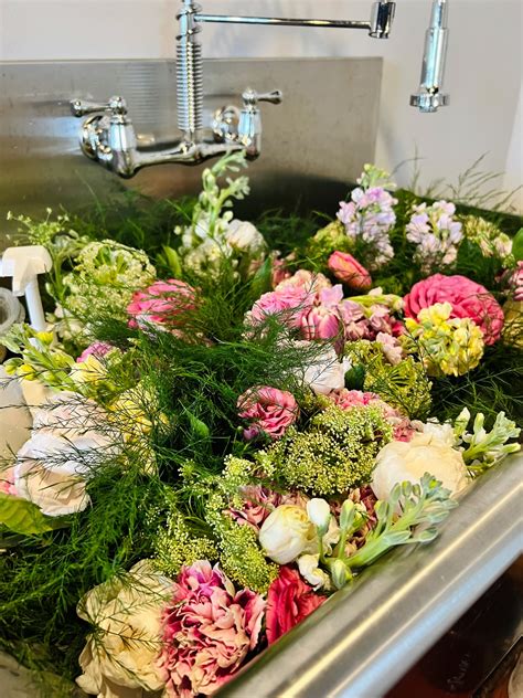 Floral Design Classes - The Shy Flower