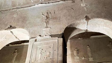 Una basílica mágica bajo las vías del tren