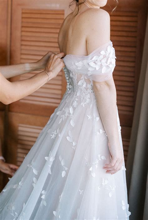 Essense of Australia All Who Wander - Raine Wedding Dress Save 17% - Stillwhite