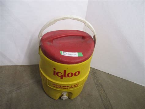 Igloo water cooler - 2 gallon
