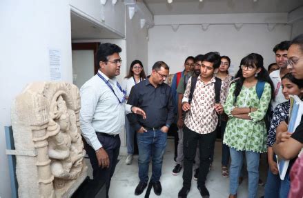 Dr. Hansmukh Seth enlightening students about Sculpture