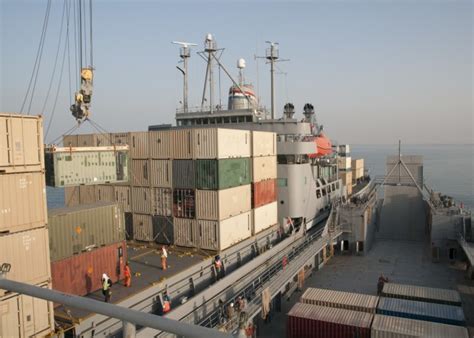 Army Mariners perform cargo transfer at sea | Article | The United ...